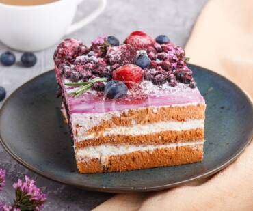 5 ideas to use mixed berries in a multi-layered cake