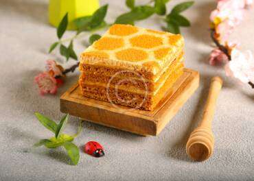 Autumn is the perfect season for baking honeycomb cakes